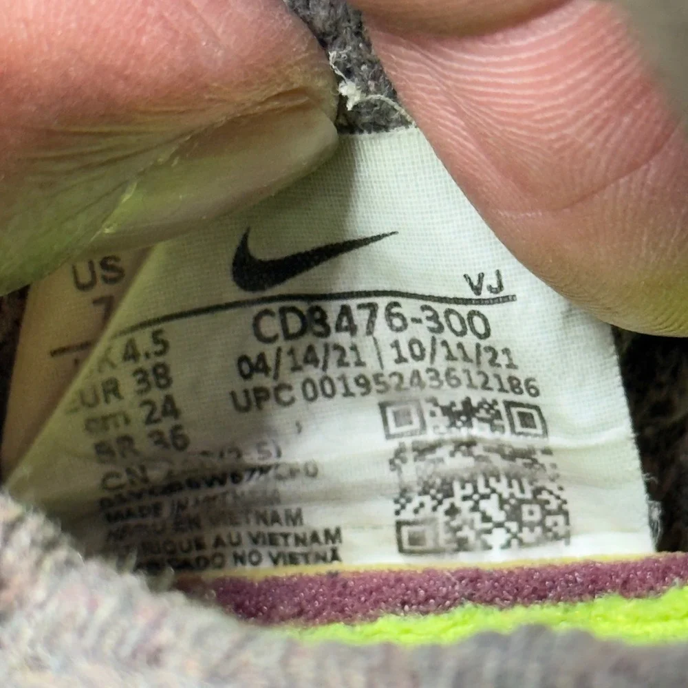 Nike Space Hippie 04 Iron Grey Photon Dust Sneakers CD3476-300 Mens 7 Womens 8.5